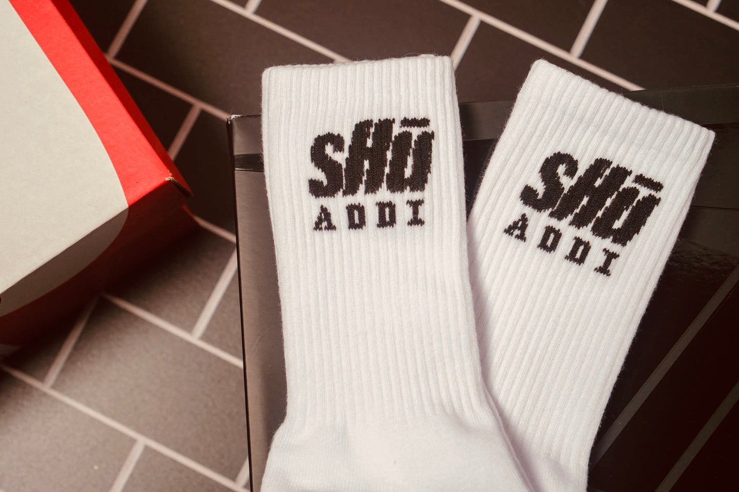 sHū addi logo socks - Classic White